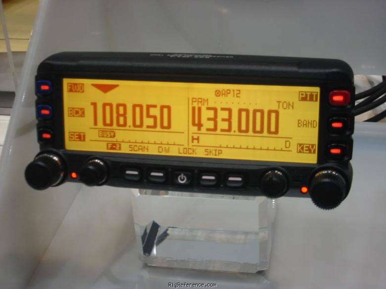 File:Yaesu FT-470 dualband ham radio transceiver.jpg - Wikimedia Commons